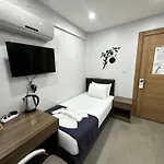 Terrace فندق 2*